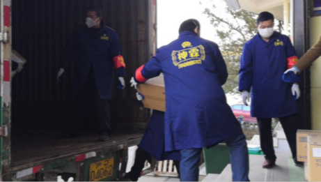 口罩手套皆医用 | 尊龙官网登录人生就是博登录之家捐赠物资首批抵孝感